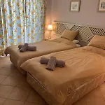 Immaculate 2 Bed, 2 Bath شقة