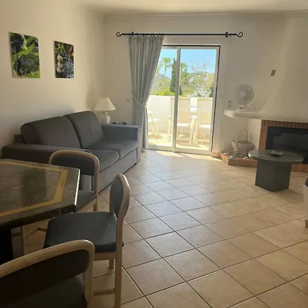 Immaculate 2 Bed, 2 Bath * אלבופיירה