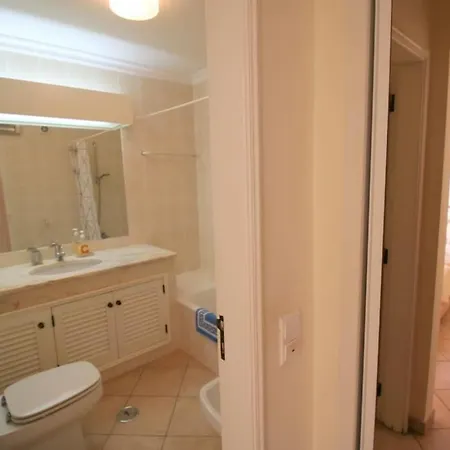 Immaculate 2 Bed, 2 Bath Διαμέρισμα Αλμπουφέιρα